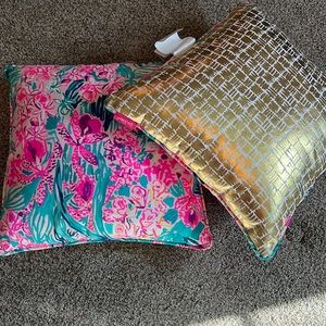 Set of two Lilly Pulitzer decor pillows 18 x 18